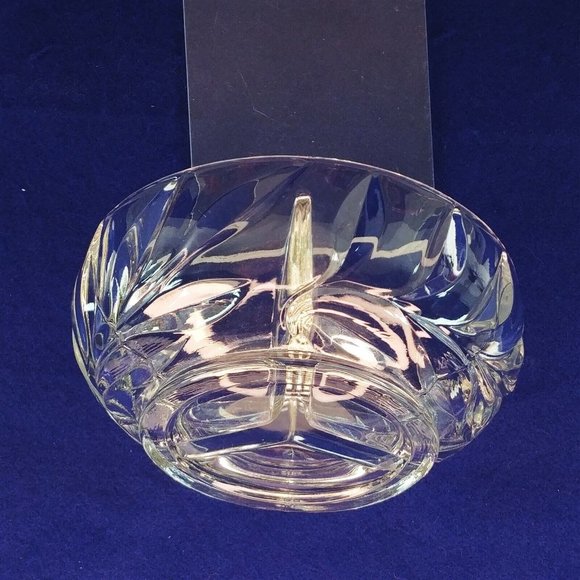 Serving Bowl Divided Simple Leaf Design Vintage Glass Home Decor 6" Dia - Picture 6 of 6